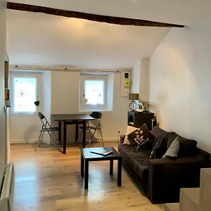 De Charme Au Coeur Du Village. Appartement
